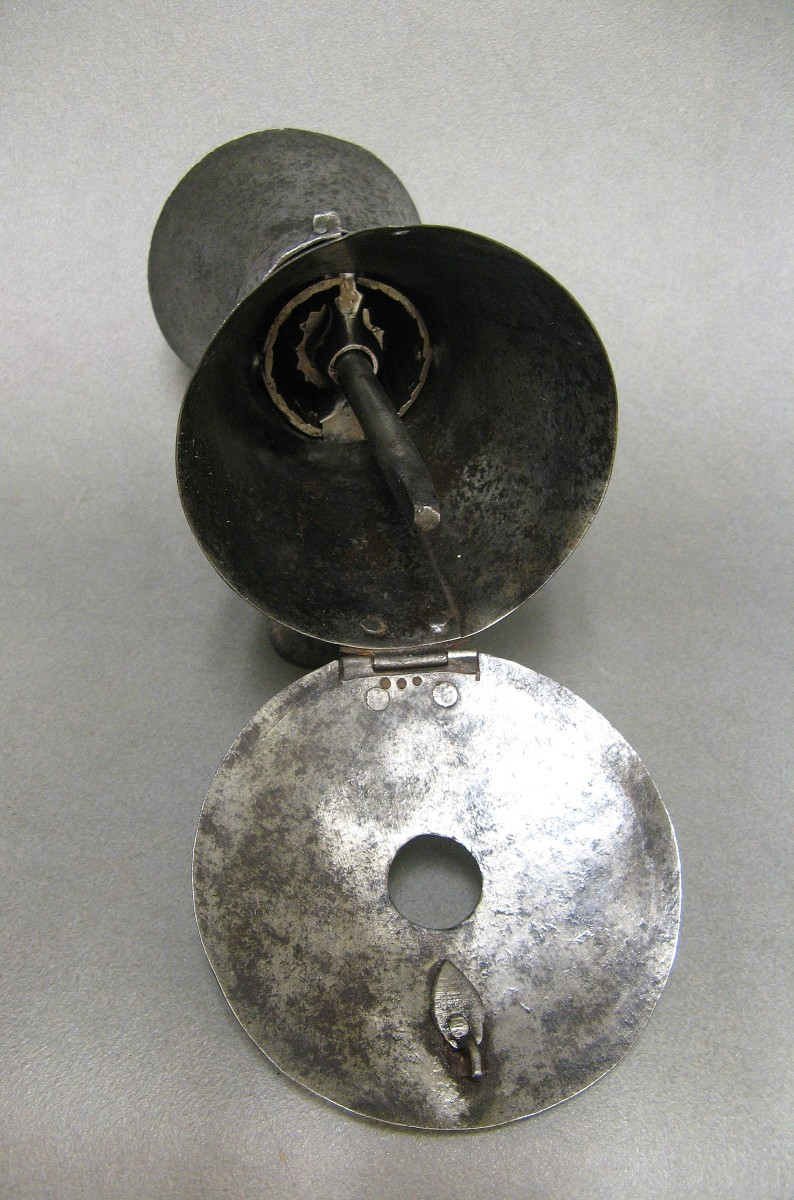 Moulin à Café En Fer Forgé de Forme Sablier XVIIe/XVIIIe.-photo-2