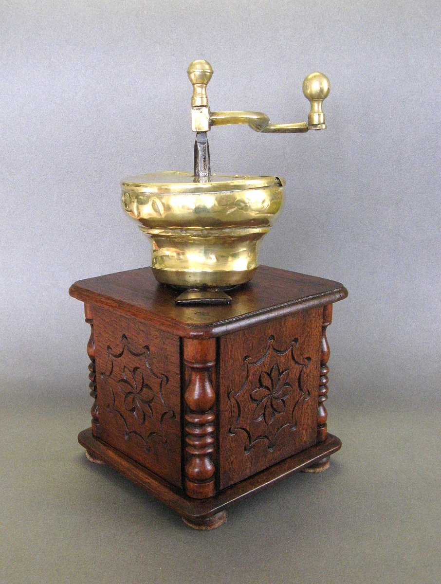 18th Century Flemish Coffee Grinder.-photo-3