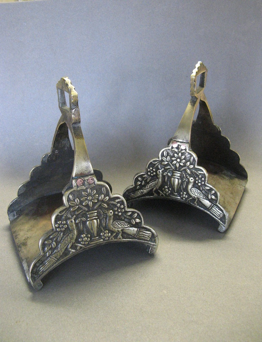 Paire d'Etriers En Bronze Empire Ottoman XIXe.