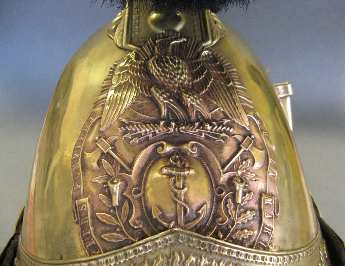 CASQUE D'OFFICIER POMPIER DE LA MARINE, Mle 1821 avec plaque type 1852, Second Empire.-photo-1