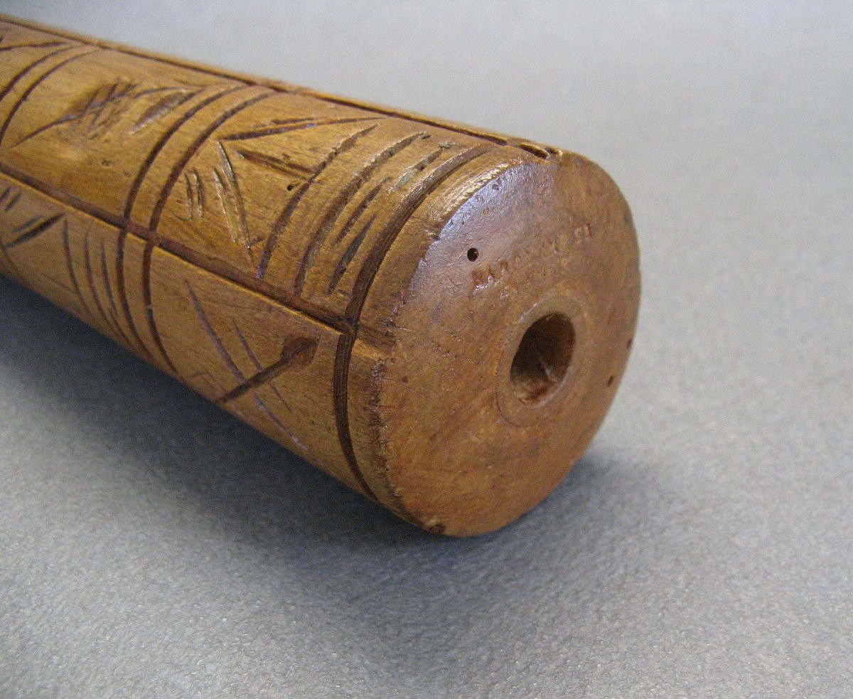 Rouleau à beurre en bois sculpté monoxyle.-photo-1