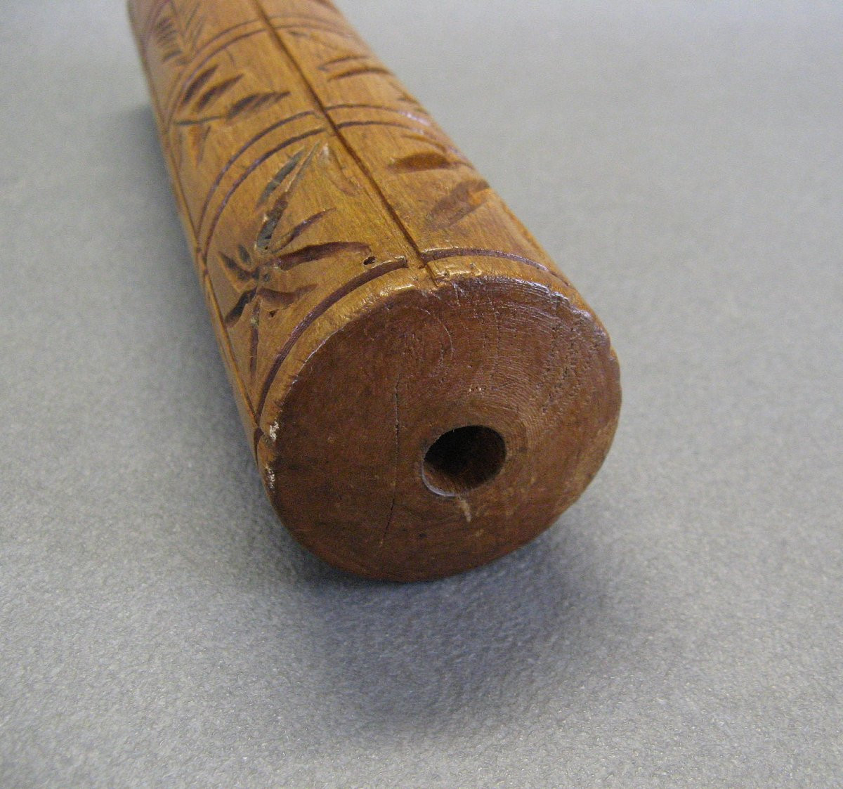 Rouleau à beurre en bois sculpté monoxyle.-photo-2