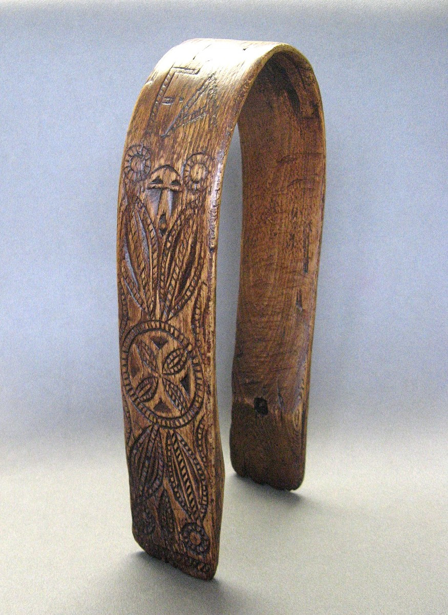 Antique Clarinet Necklace In Carved Wood With Rosettes, 19th Century.