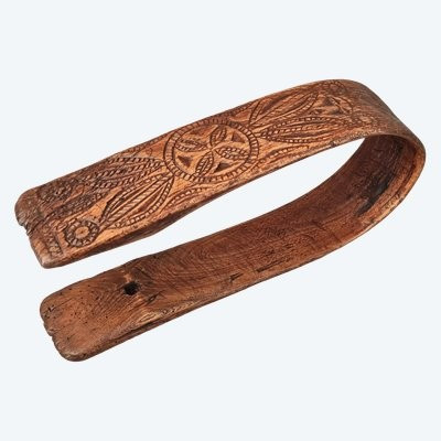 Ancien Collier De Clarine En Bois Sculpté De Rosaces XIXe.