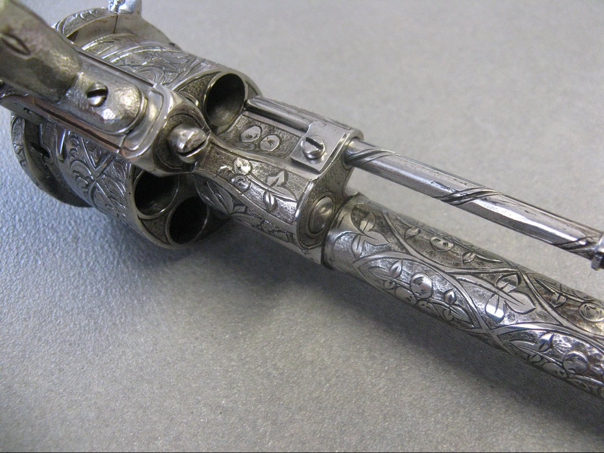 Revolver à Percussion à Sécurité De Chien Par Eugène Lefaucheux Entièrement Ciselé XIXe.-photo-4