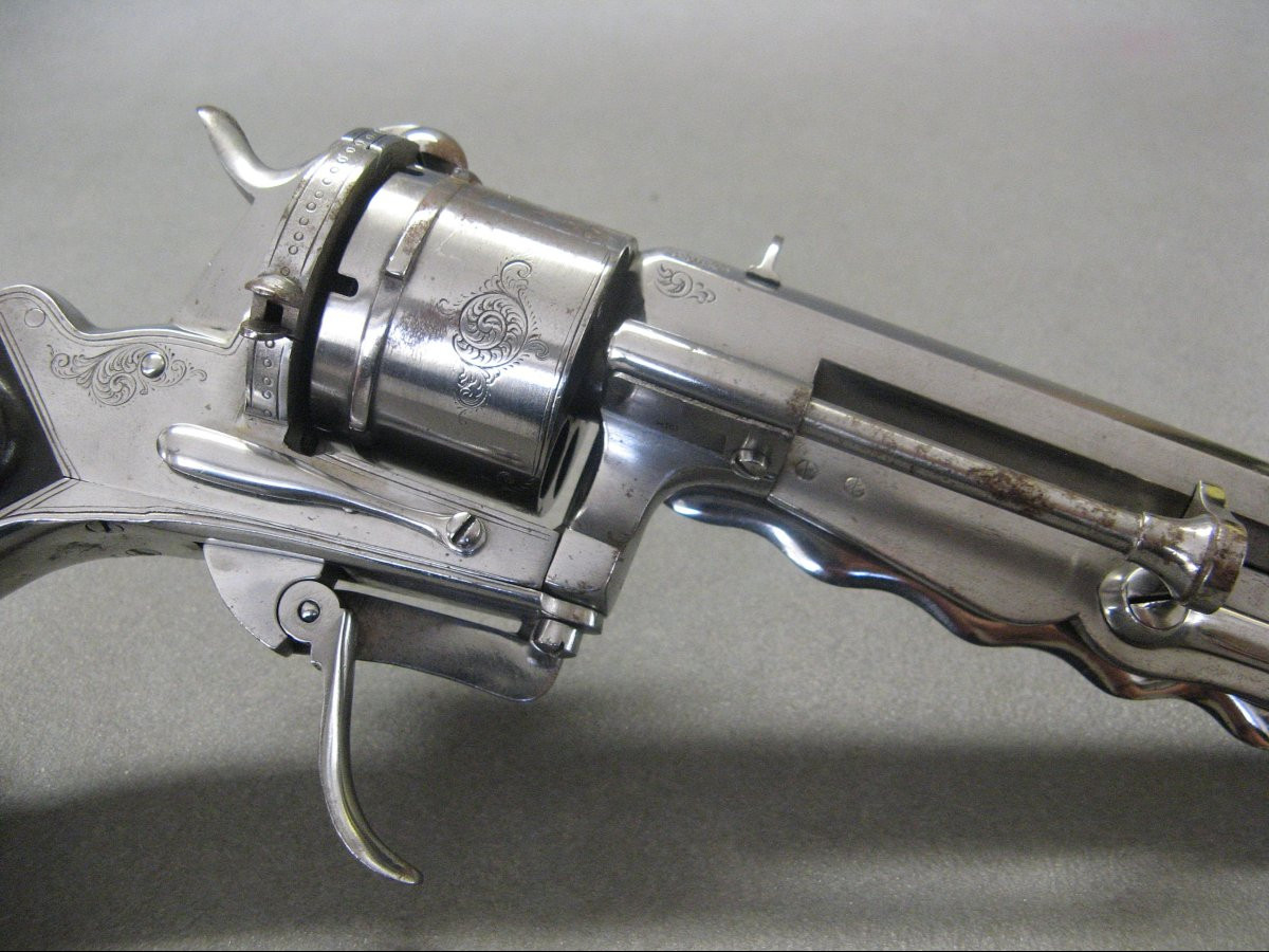 Revolver à Percussion à Sécurité De Chien à Lame Flamboyante Lançante Liège cal 11mm XIXe.-photo-3