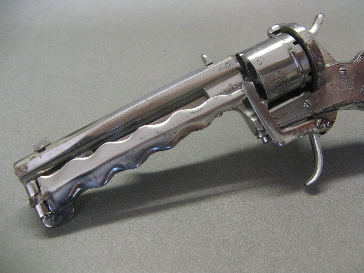 Revolver à Percussion à Sécurité De Chien à Lame Flamboyante Lançante Liège cal 11mm XIXe.-photo-1