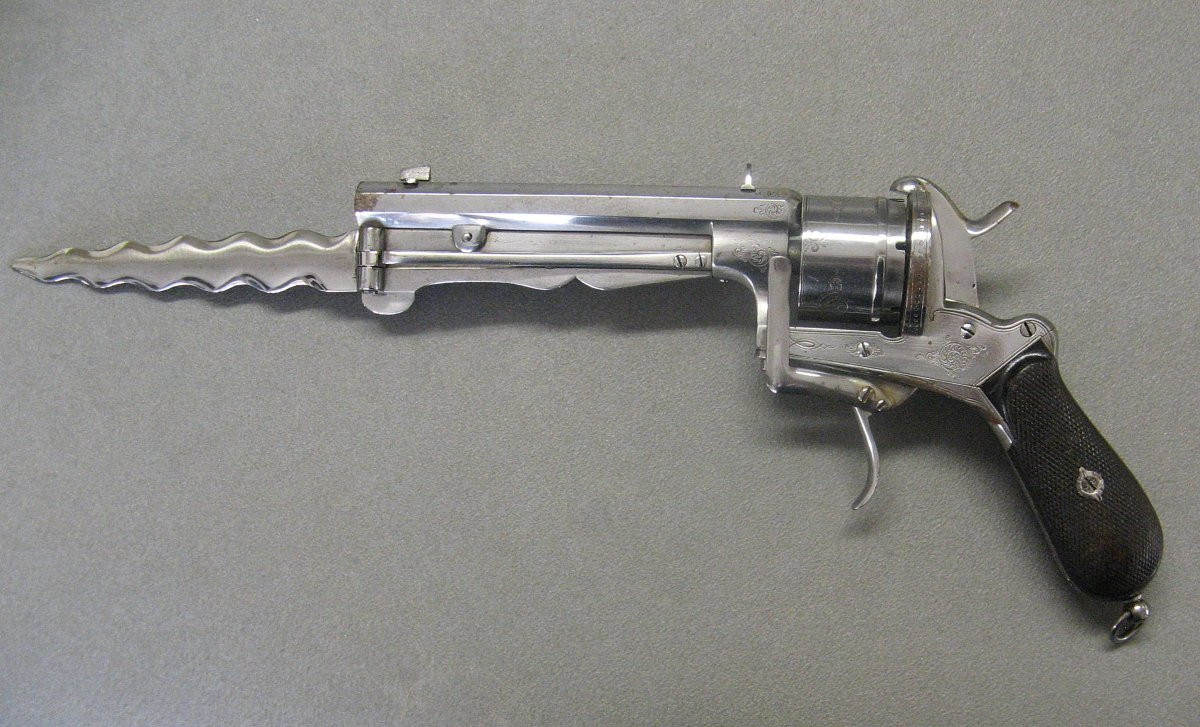 Revolver à Percussion à Sécurité De Chien à Lame Flamboyante Lançante Liège cal 11mm XIXe.-photo-2