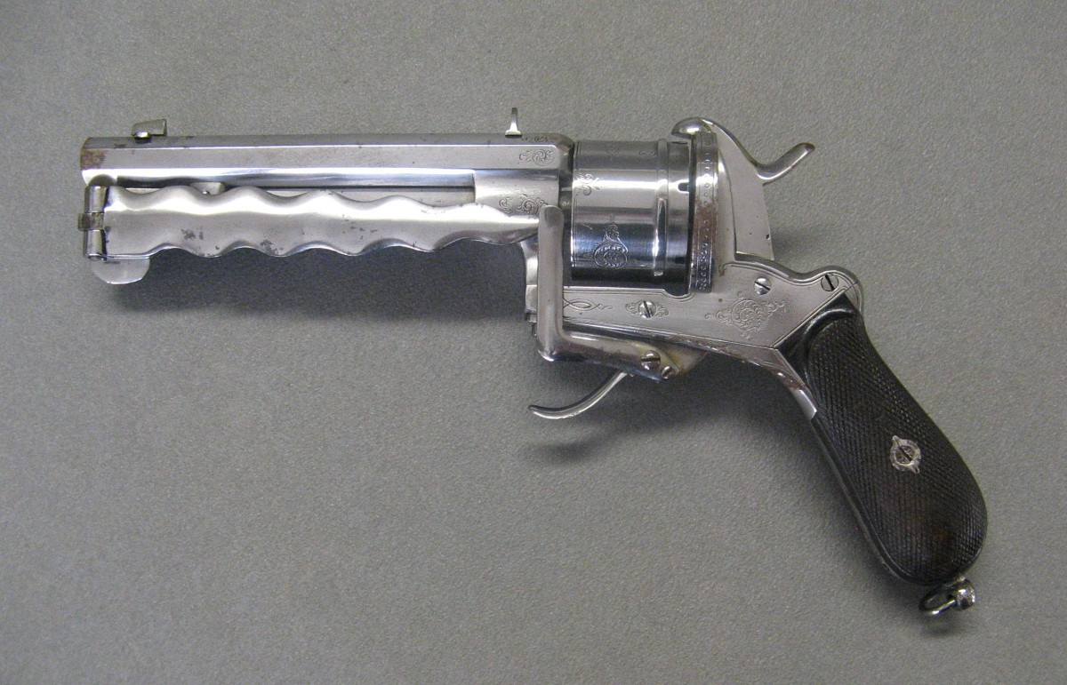 Revolver à Percussion à Sécurité De Chien à Lame Flamboyante Lançante Liège cal 11mm XIXe.