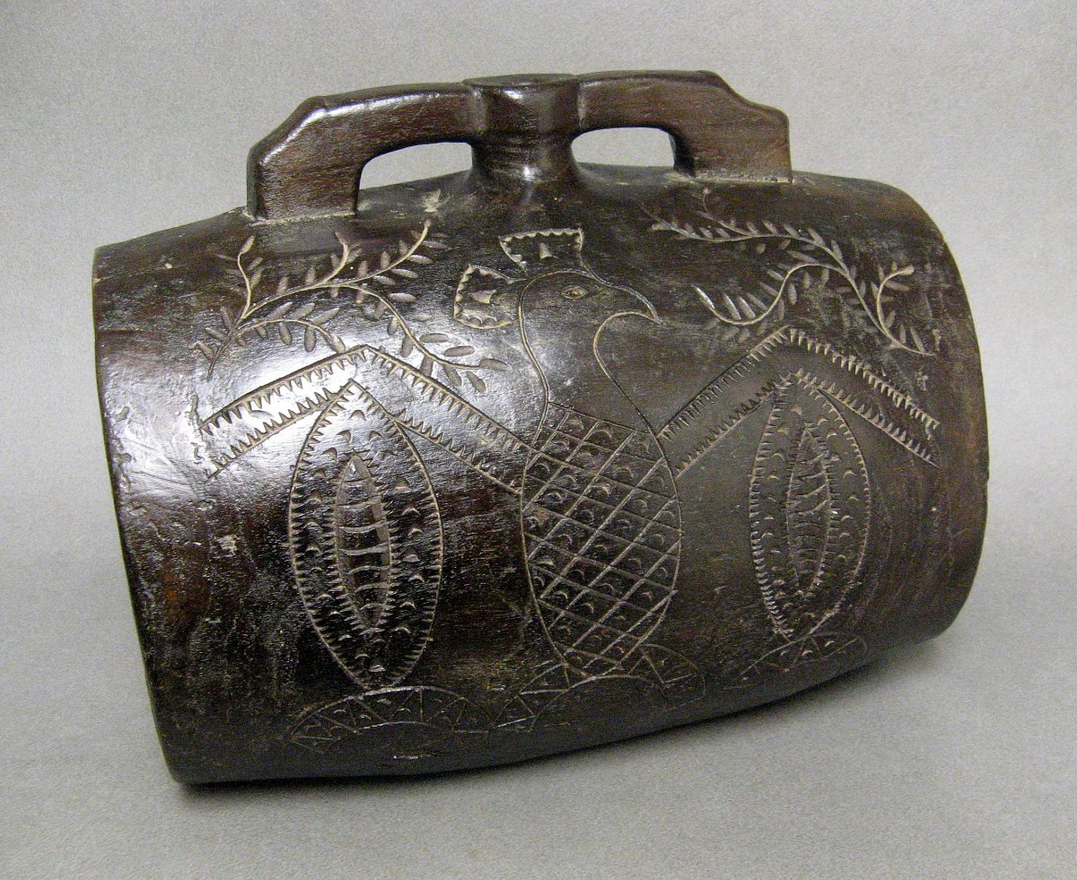 Gourde de soldat en bois sculpté.-photo-4