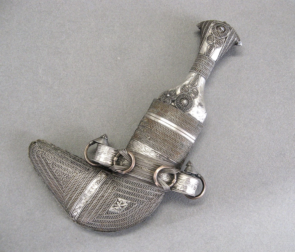 Poignard Jambiya Omanais Khanjar en argent.