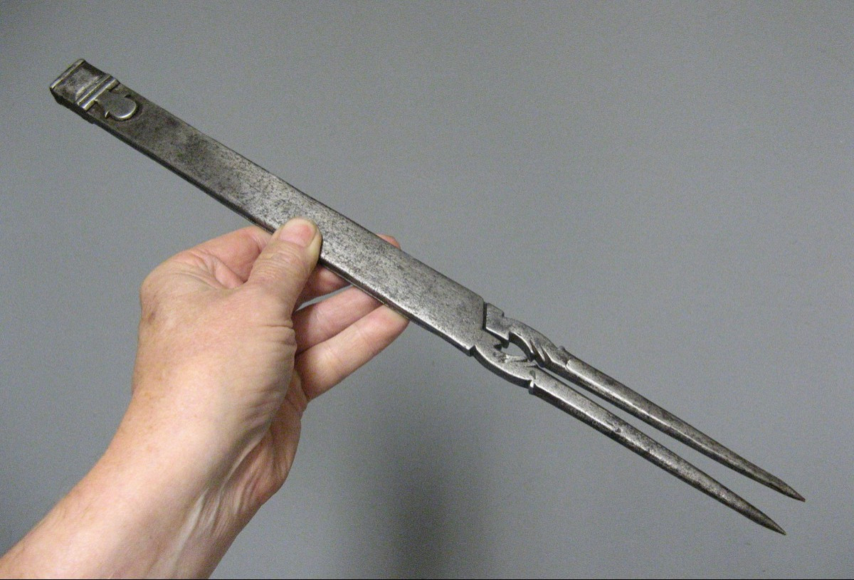 Compas en fer forgé XVIIIe.-photo-2