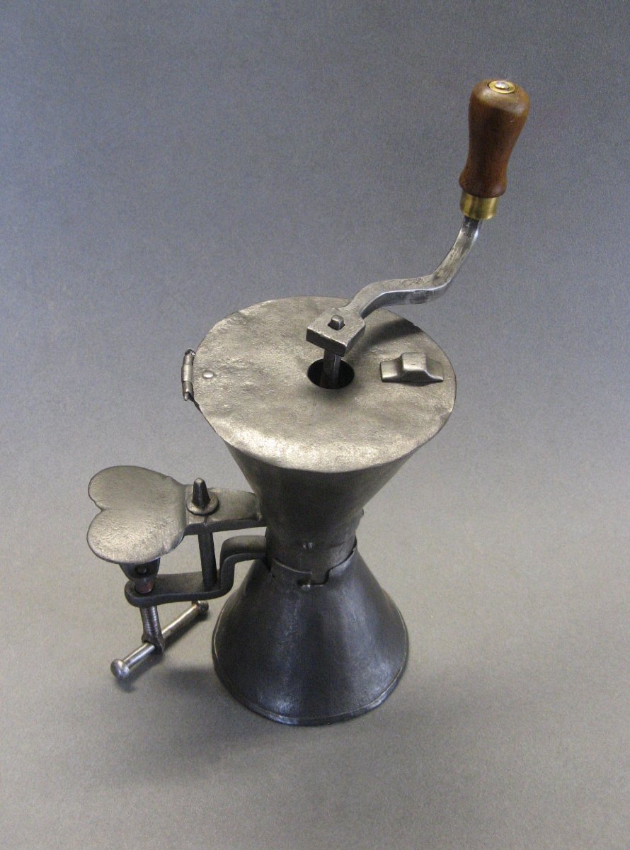 Moulin A Café En Fer Forgé Du XVIIIe siècle.-photo-3