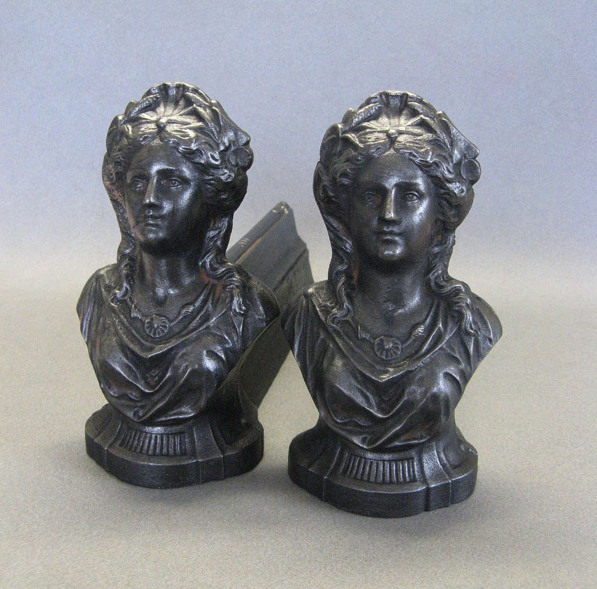 Paire De Chenets En Fonte à l'Effigie de Marianne.