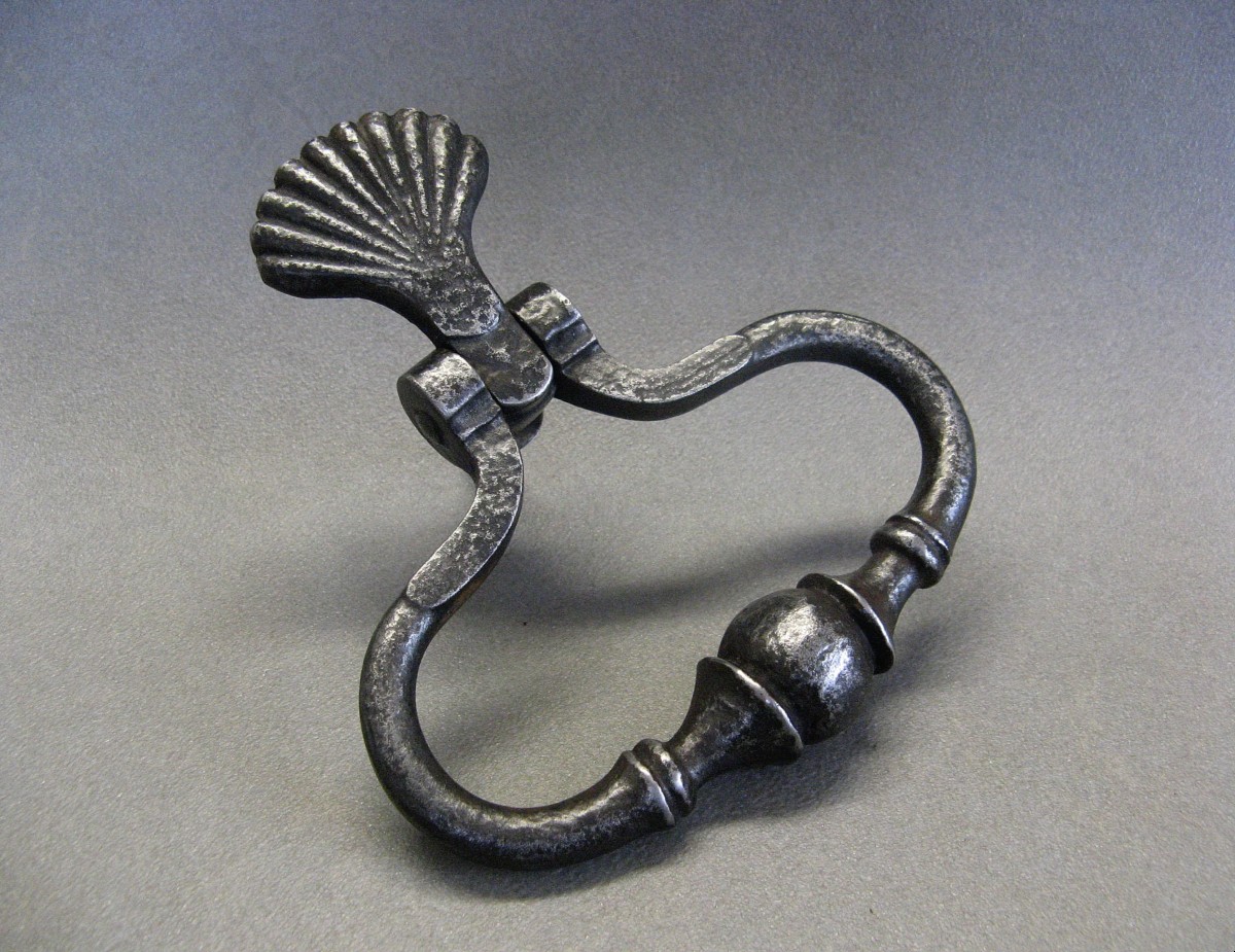Heurtoir en fer forgé début XIXème. Coquille Saint Jacques De Compostelle.-photo-2