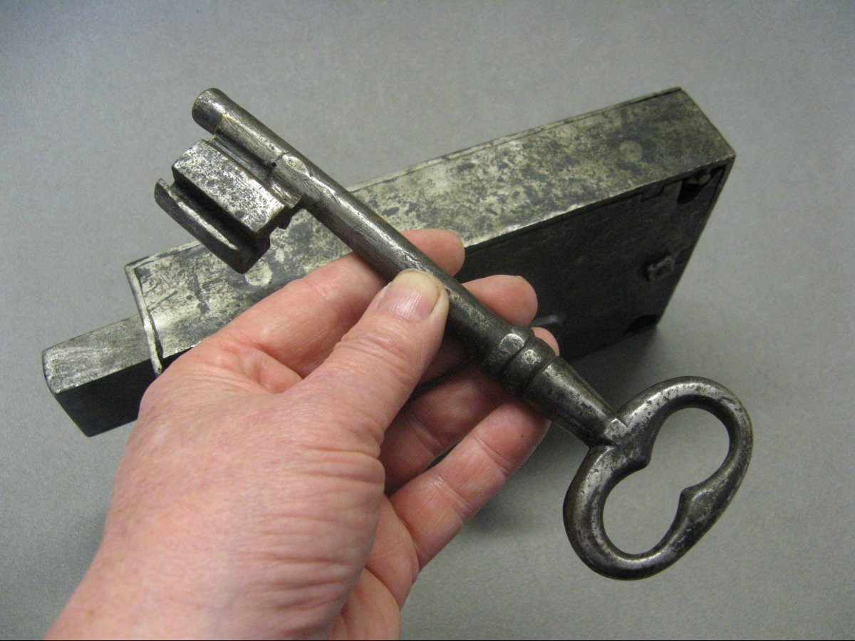 Large Wrought Iron Lock.-photo-4
