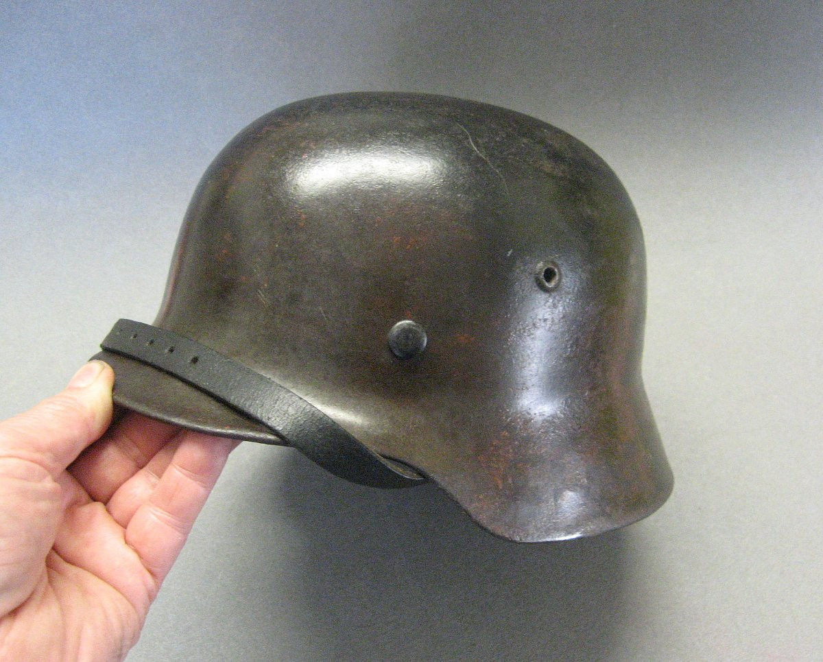 German Helmet Mle 1935 Wwii. Good General Condition. Interior And Chinstrap Restored.-photo-1