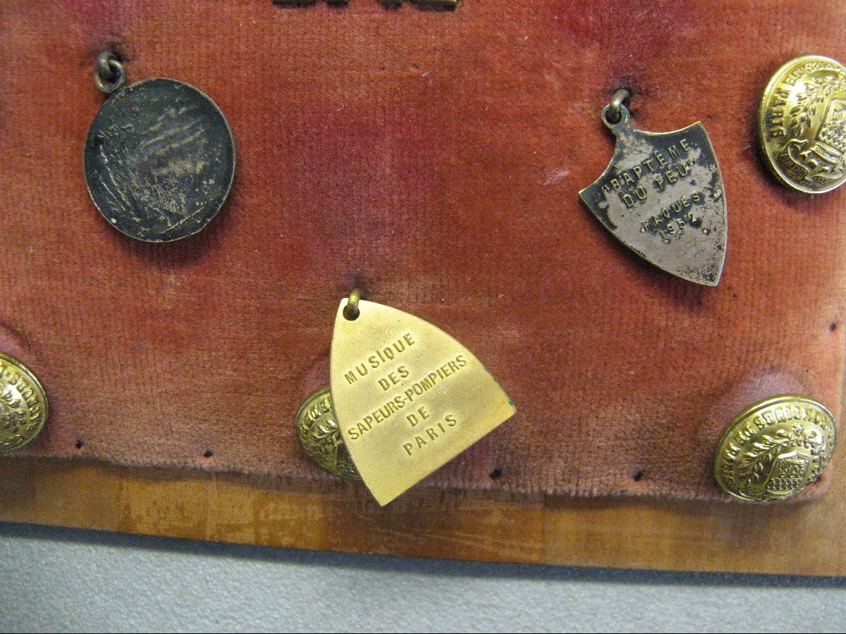 Ensemble De Boutons Et Médailles Sapeur Pompier De Paris.-photo-3