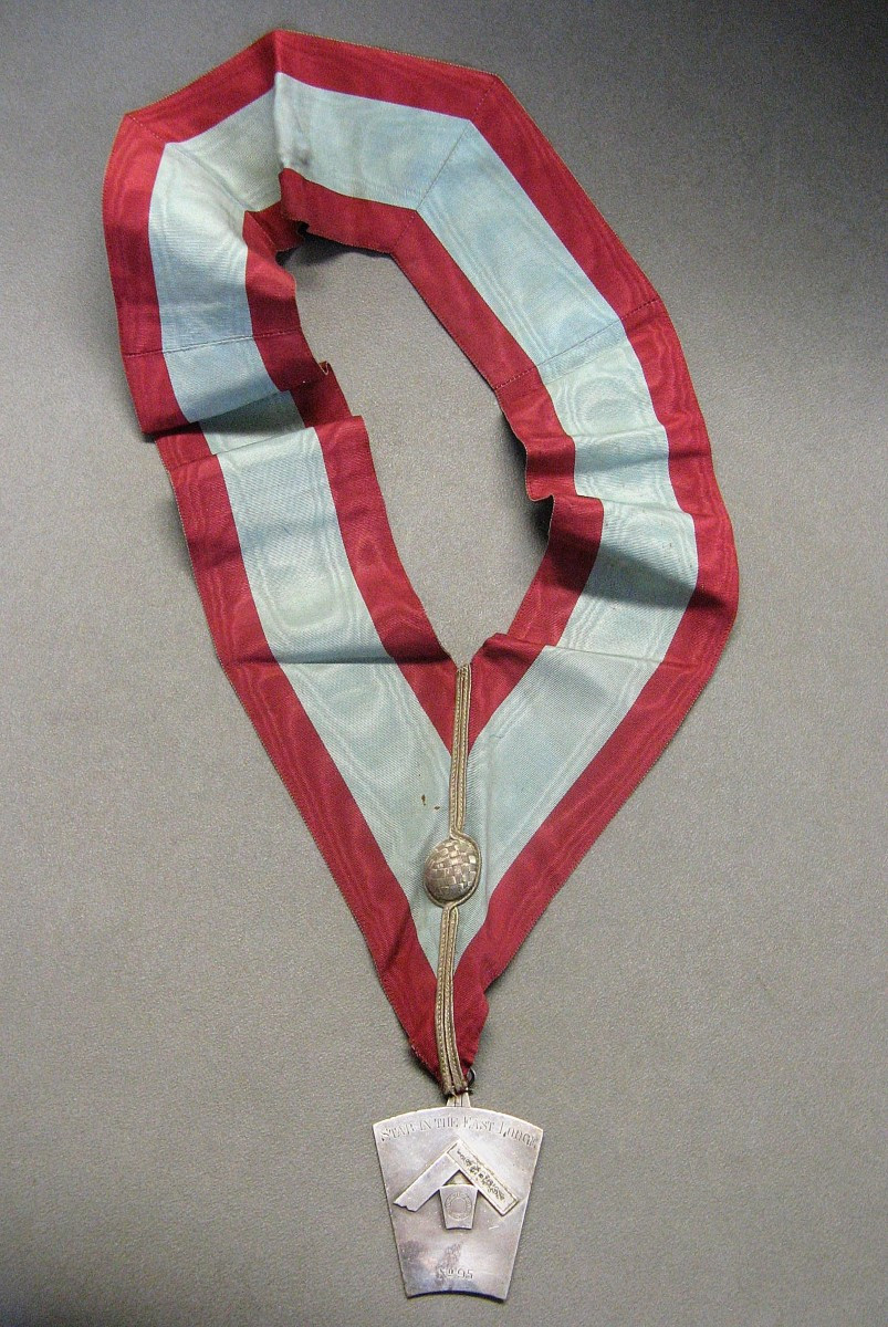 Star In The East Lodge N°95 Masonic Long Pendant.