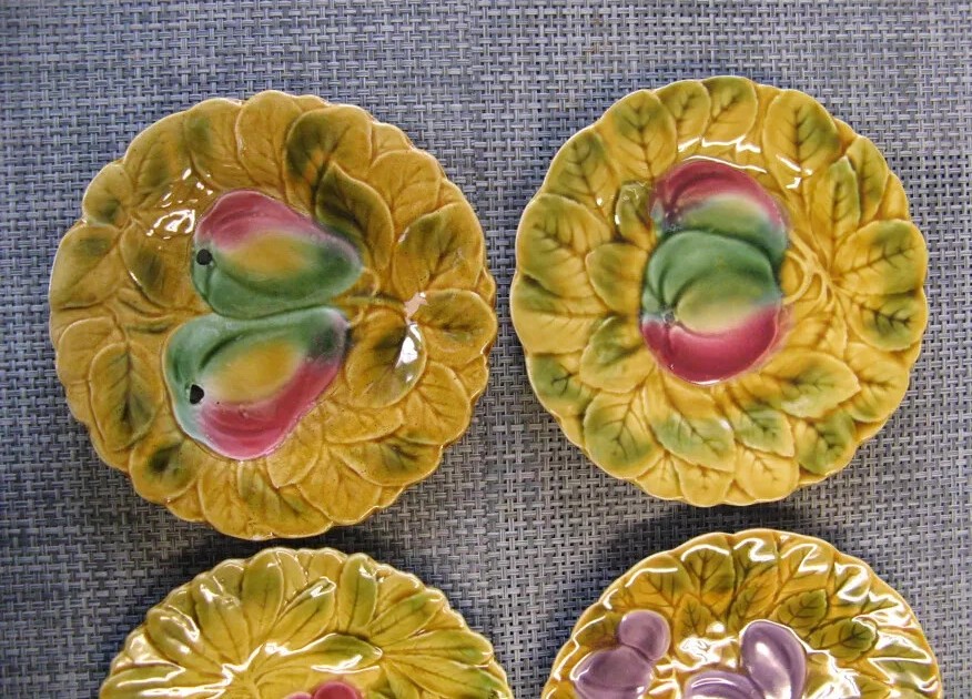 Assiettes  en barbotine de Sarreguemines.-photo-1