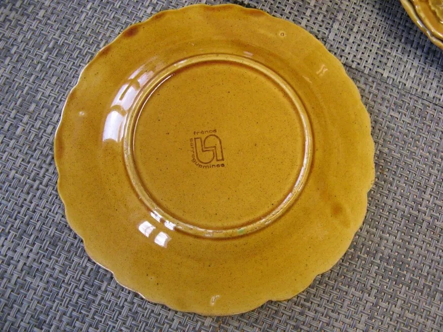 Assiettes  en barbotine de Sarreguemines.-photo-2