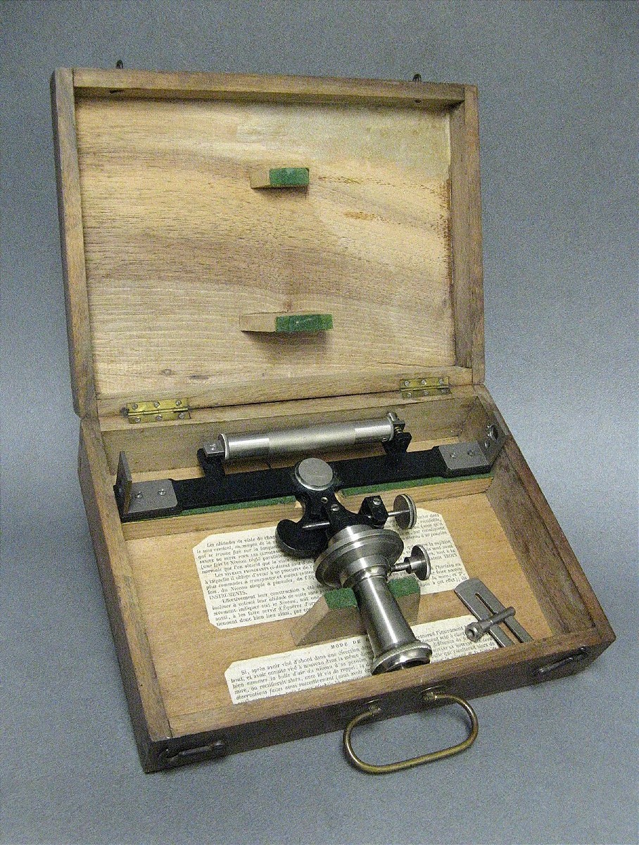 Pinnacle Level. Theodolite . Geometer . Clitograph.-photo-2
