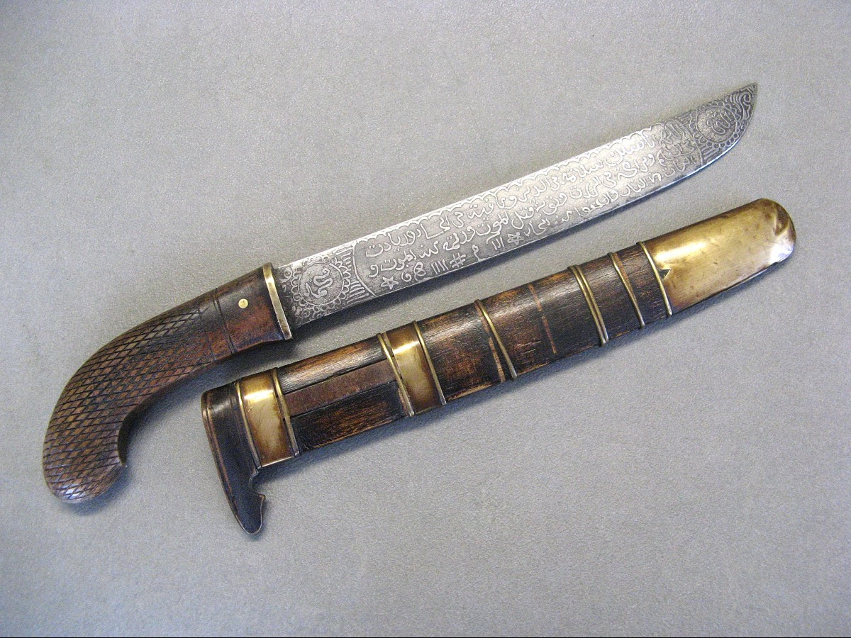Golok Type Knife. Silver Textured Blade.