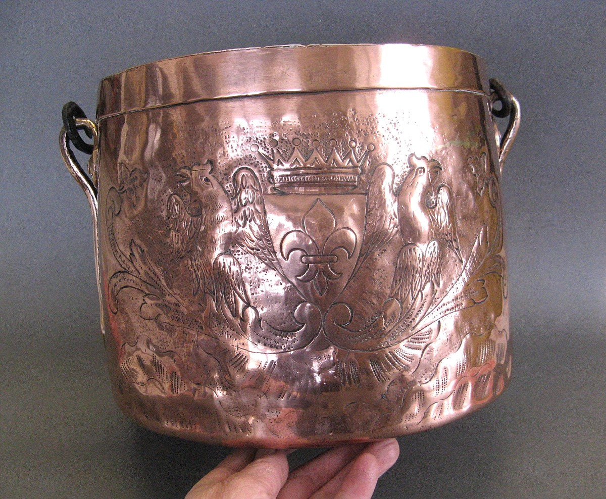Chaudron En Cuivre XVIIe/XVIIIe. Armoirie Avec Couronne De Comte Et fleur de Lys.-photo-2