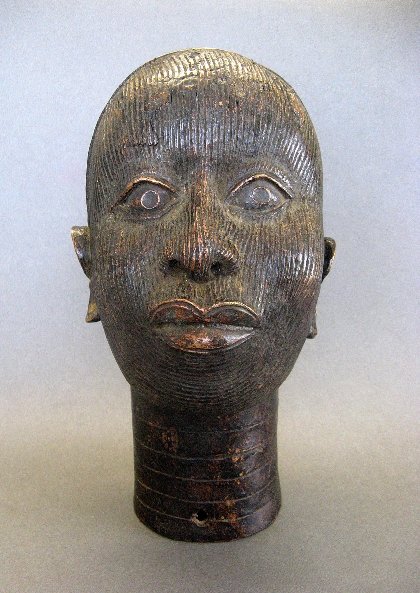Tête De Reine En Bronze De L’art Ifé .