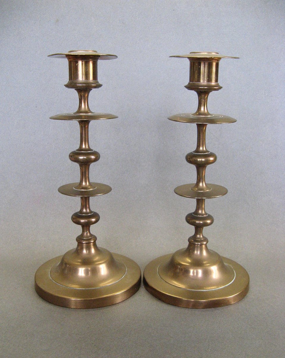 Pair De Bougeoirs En Laiton Tournés Du XIXᵉ.