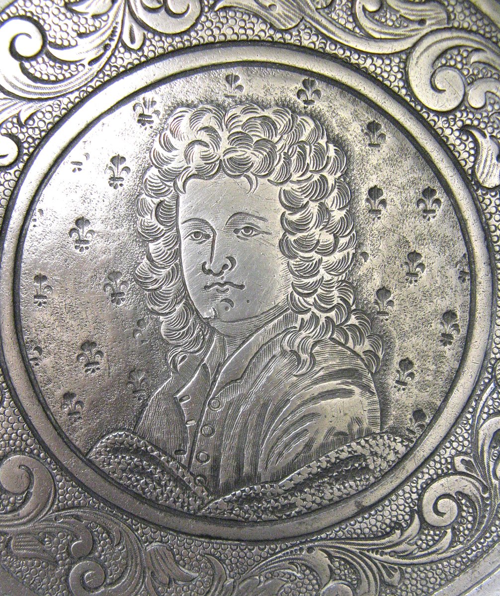 Grand Plat Royaliste De Louis XIV d'Epoque Charles X.-photo-2