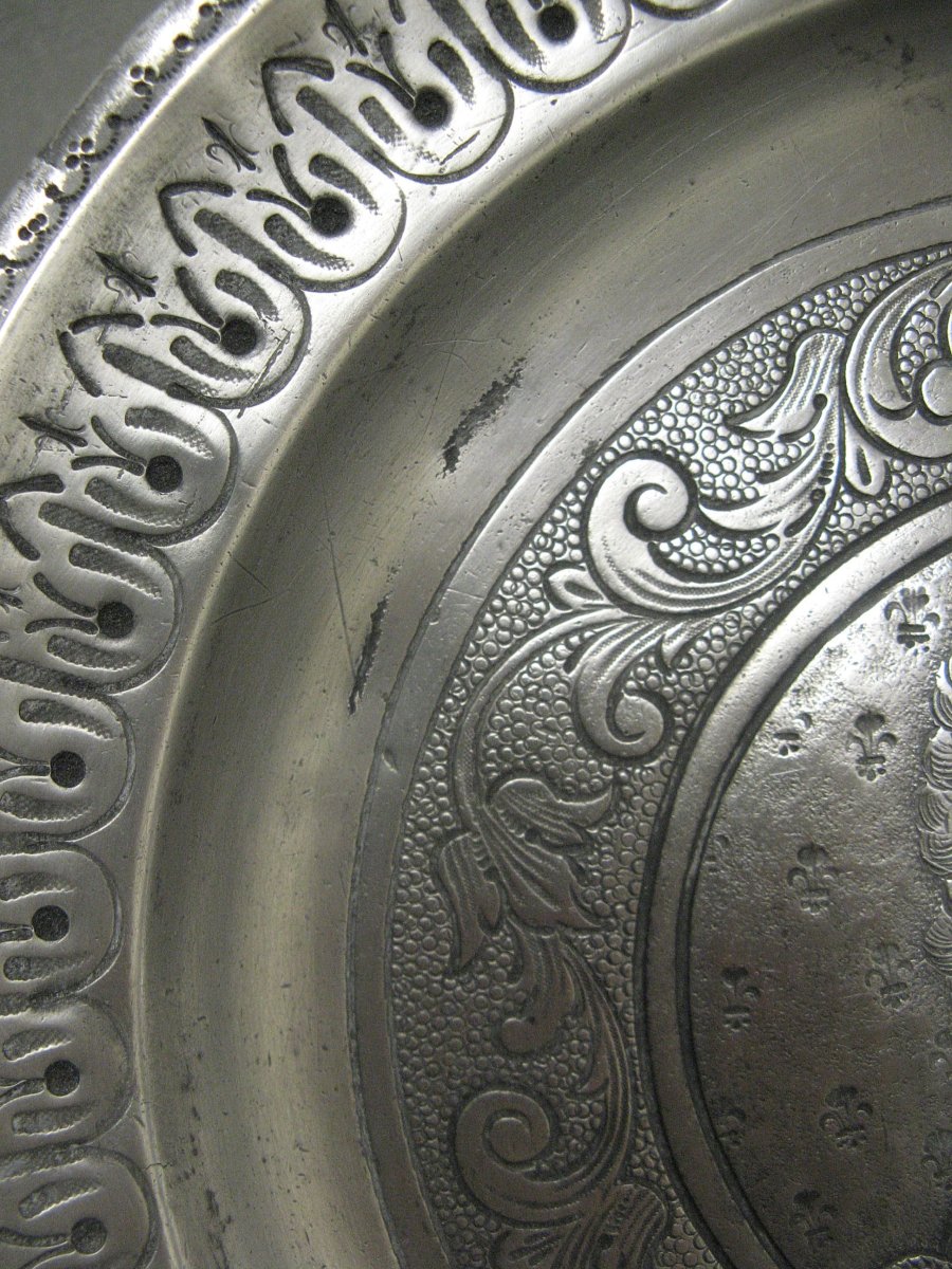 Grand Plat Royaliste De Louis XIV d'Epoque Charles X.-photo-2