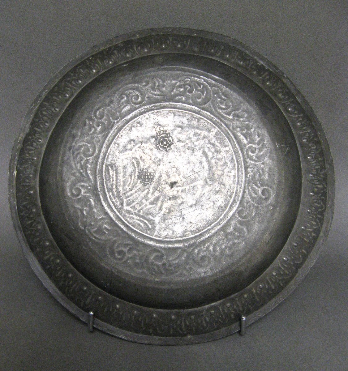 Grand Plat Royaliste De Louis XIV d'Epoque Charles X.-photo-3