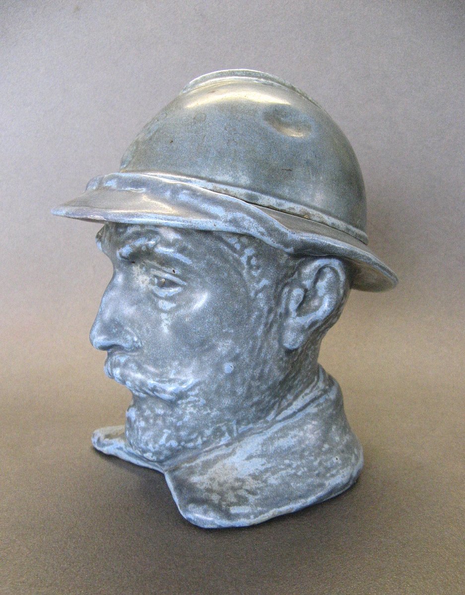 Pot à tabac à l'Effigie D'un Buste De Poilu Soldat De La Première Guerre Mondiale De 14/18.