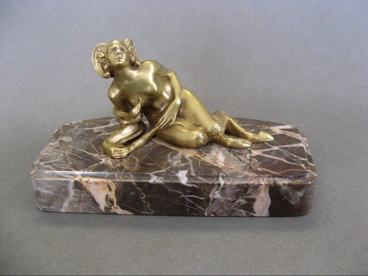 Sculpture En Bronze Doré Faunesse Au Serpent.