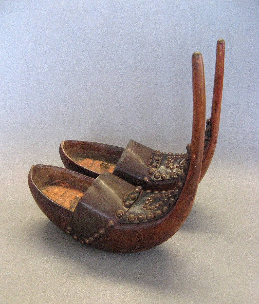 Pair Of Bethmale Clogs, 19th-century Pyrenean Folk Art.-photo-2