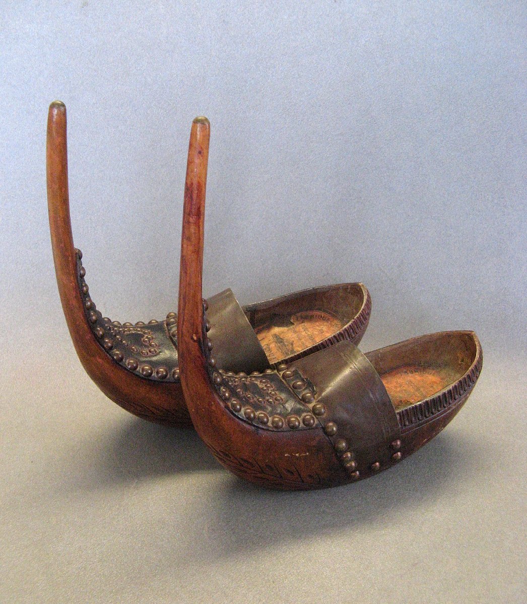 Pair Of Bethmale Clogs, 19th-century Pyrenean Folk Art.-photo-3