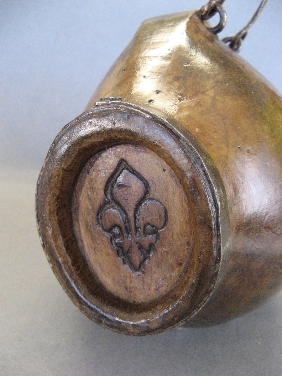 18th-century Cask With Fleur-de-lis Motifs.