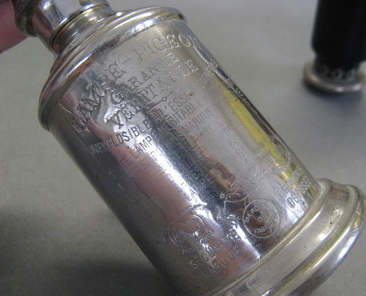Light For A Photo Lab. Pigeon Light And Light-tight Lantern.-photo-1