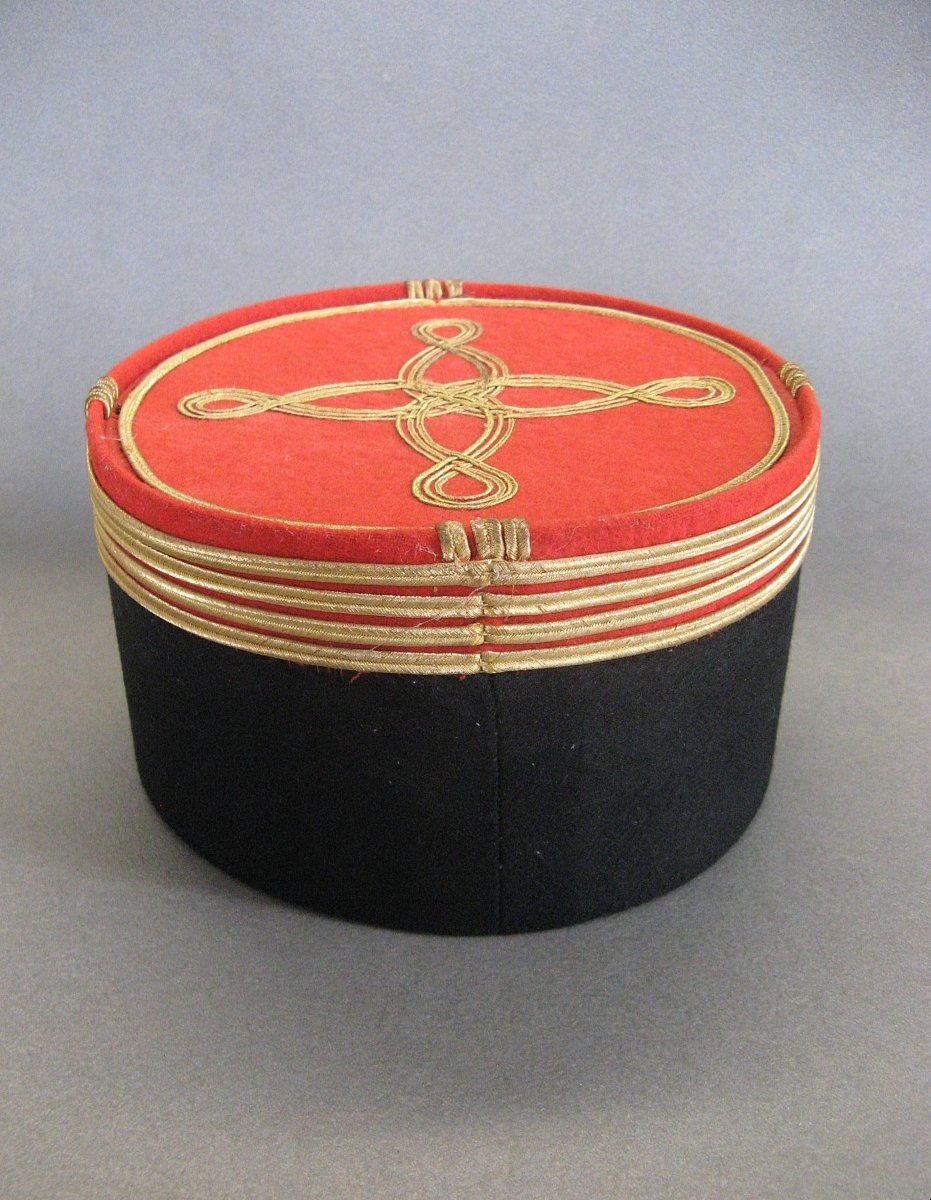 Infantry Commander's Kepi With Model 1931 Carrying Case.-photo-3