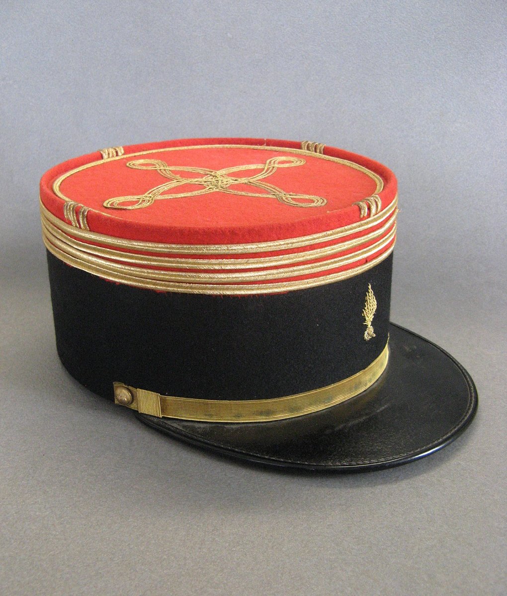 Infantry Commander's Kepi With Model 1931 Carrying Case.-photo-4