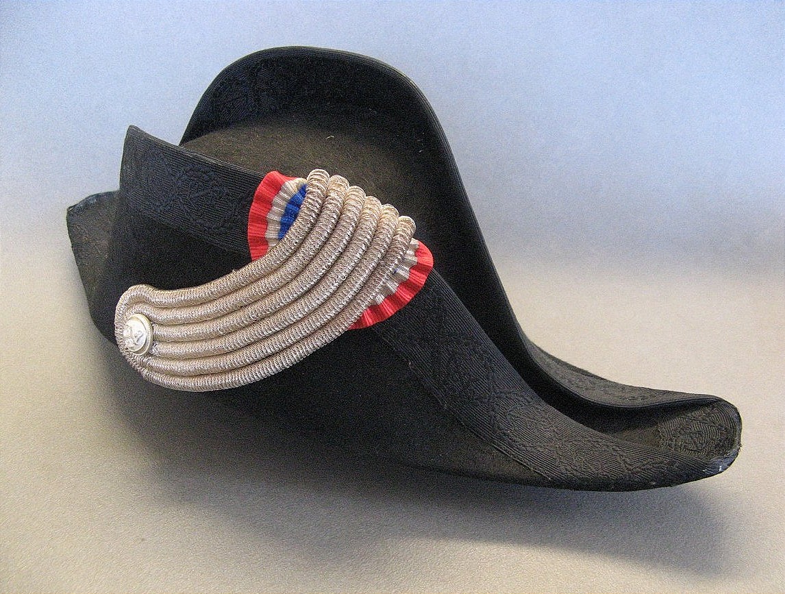 Bicorne d'Officier du Commissariat de la Marine avec Boite de Transport en bois.
