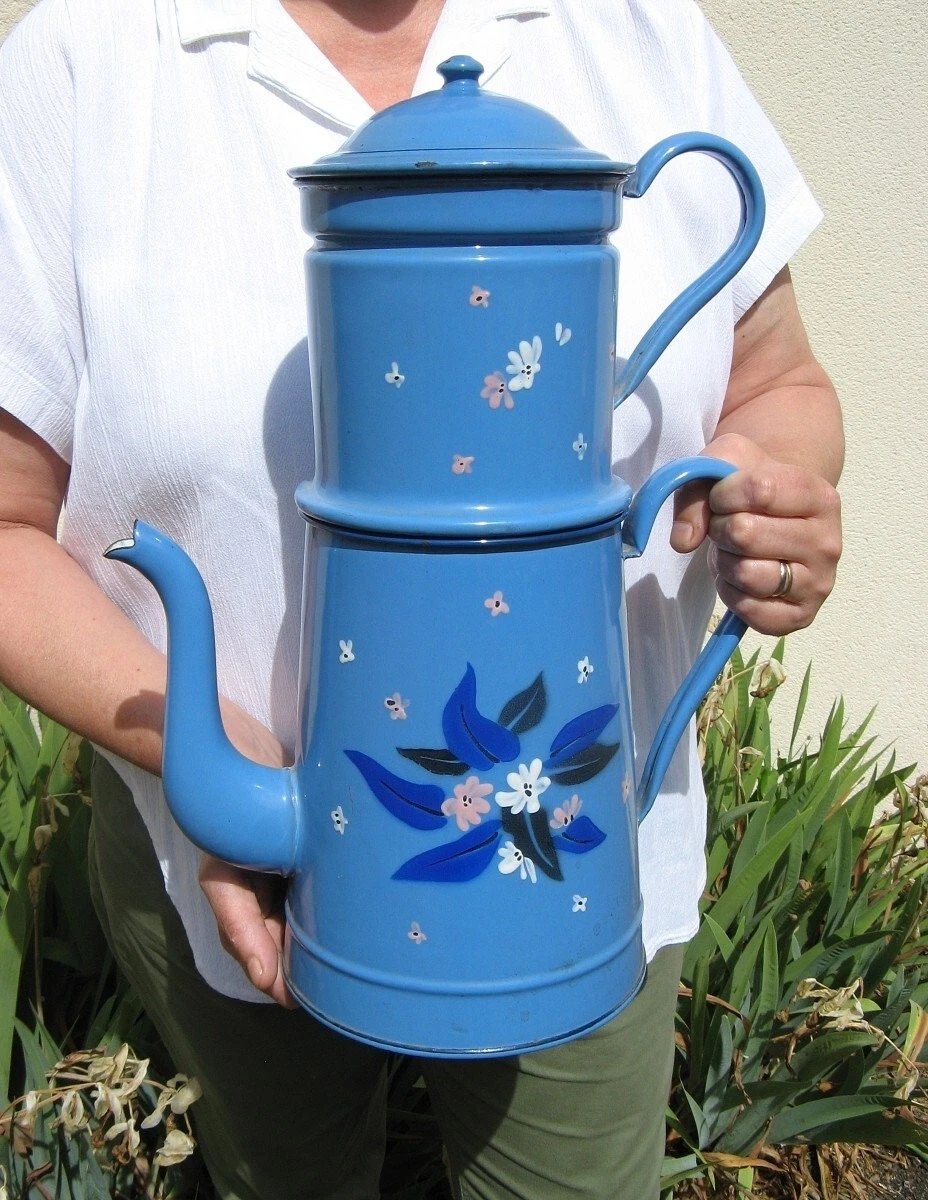 Grand modèle de cafetière en émaillée bleu N° 6.-photo-1