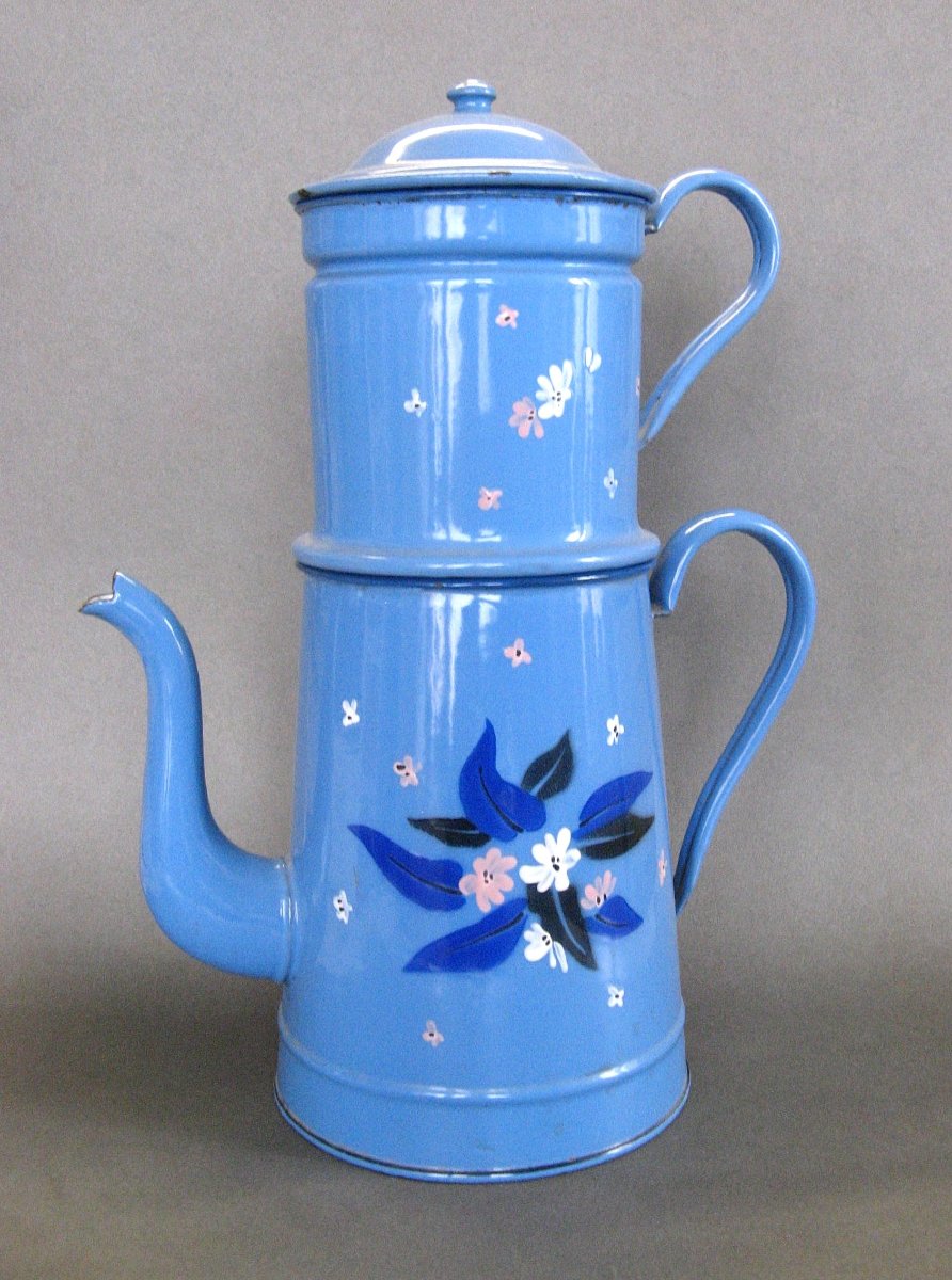 Grand modèle de cafetière en émaillée bleu N° 6.
