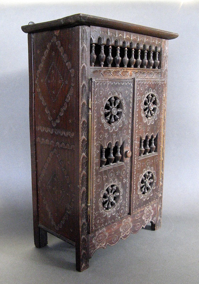 Miniature Carved Wooden Breton Cabinet - Late 19th Century.-photo-2