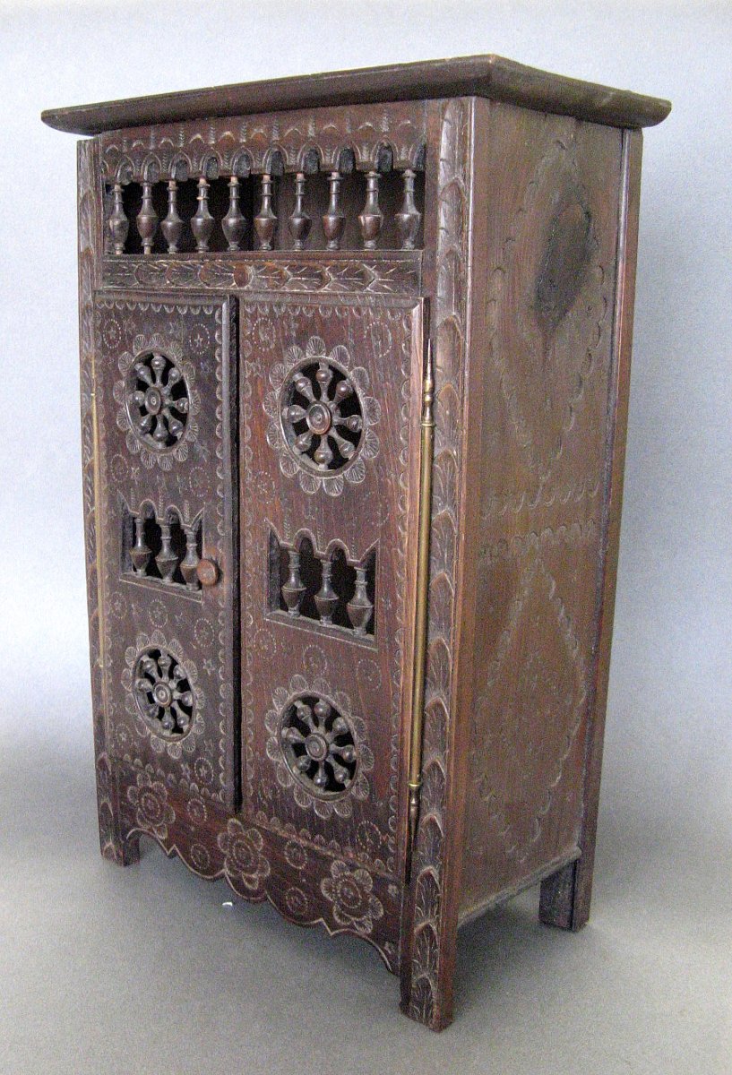Miniature Carved Wooden Breton Cabinet - Late 19th Century.-photo-3