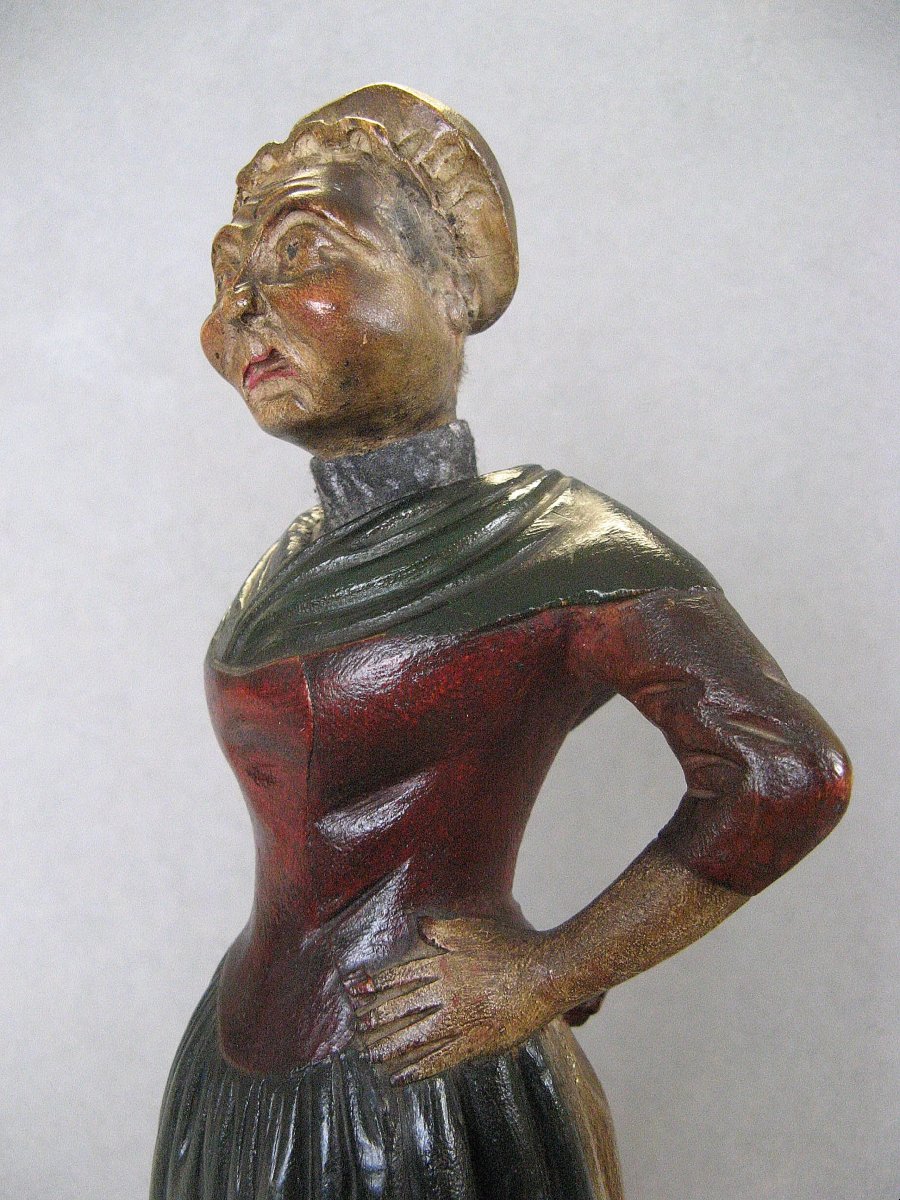 Caricature XIXe en bois sculpté polychrome de la femme peuple.-photo-2