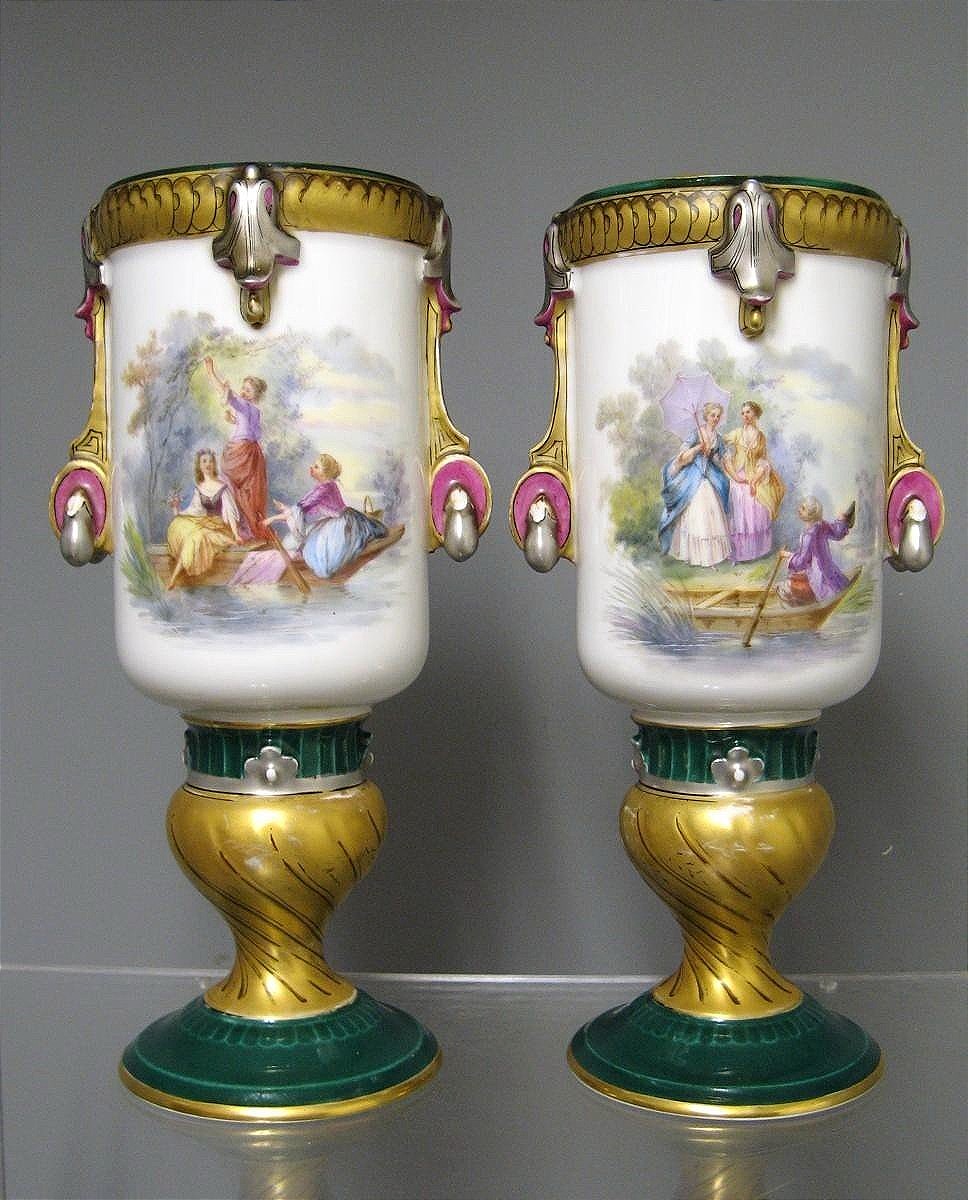Paire De Vases En Vieux Paris XIXe.