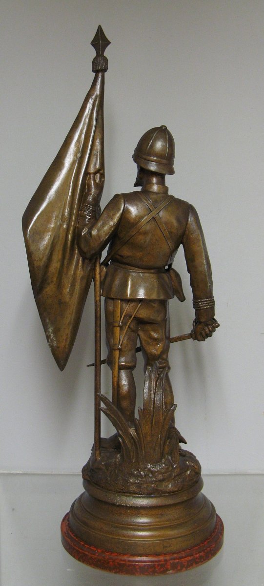 Soldat Porte-Drapeau Des Troupes Colonial. Statue En Régule.-photo-3