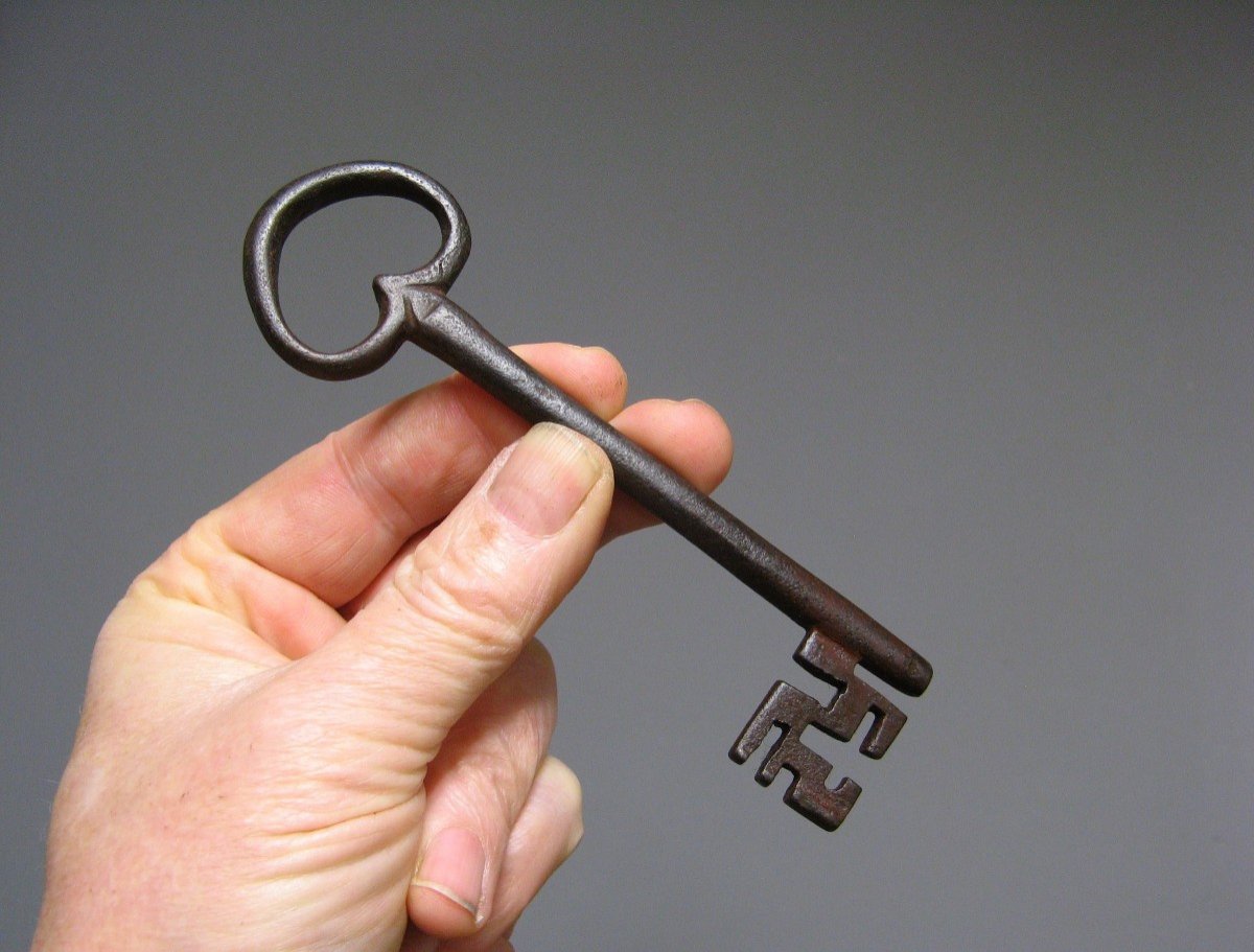 Seventeenth Wrought Iron Key-photo-2